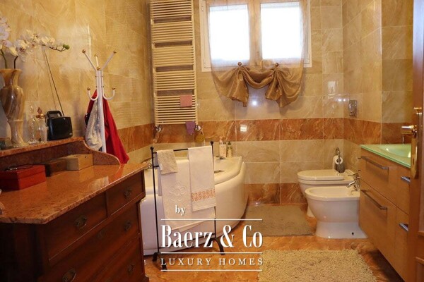photo 36 Villa for sale 244 m²